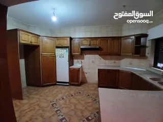  26 شقة فارغة - الشميساني - ارضي - حديقة - 300م داخلي - 100م خارجي