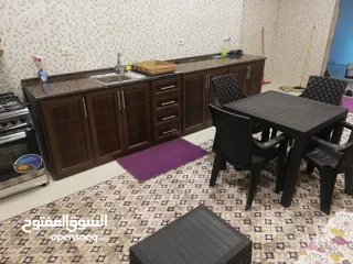  21 شقة طابق ارضي سوبر ديلكوس كما يوجد غرف مفروشة لطلاب الطب قرب مستشفى السلط الجديد