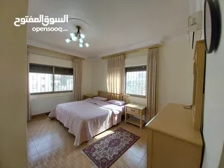  11 شقة مفروشة للإيجار 200م2 ( Property 18266 )