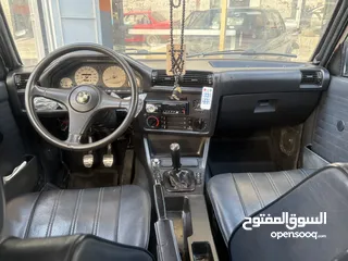  6 BMW E30 1988