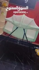  1 سرير بيبي كما هو موضح بالصور والفيديو