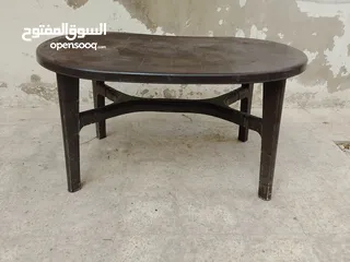  1 طاوله خارجيه بلاستيكيه   شكل بيضوي