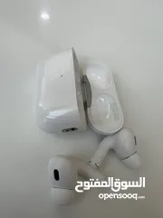  4 سماعات ابل  AirPods Pro اصلية ( مستعملة ) بحالة الجديدة