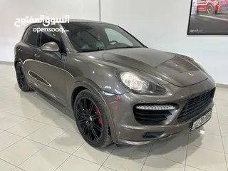  2 Porsche Cayenne Turbo