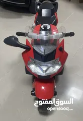  1 دراجة كهربائية ( تتسع لطفل واحد )