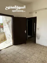  10 شقة للإيجار في الزرقاء بجانب مدرسة الأمير حمزة في حي الأمير محمد  - من المالك مباشرة