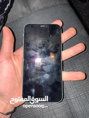  7 أيفون 11 بطاريه 72  128 جيجا يوجد خطين في الشاشه ومش مأثرات اشي