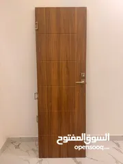  2 باب خشب ملبس PVC مفكوك قبل الاستعمال مع كافة الاكسسوارات والملابن والكشفات