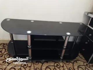  1 طاولة زجاج لون اسود