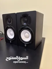  1 HS5 Yamaha studio speakers