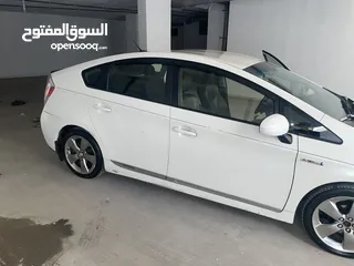  8 تويوتا بريوس بيرسونا مميزة 2013 للبيع كاش فقط