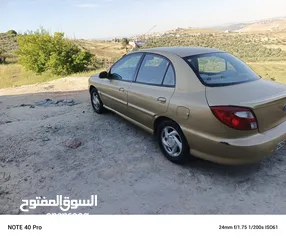  2 كيا ريو 2002