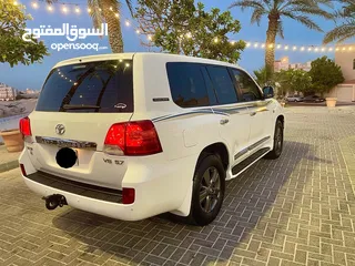  4 تويوتا لاند كروزر ابيض ثلجي  VXR 2014 5.7 للبيع