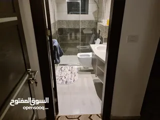  7 شقة مفروشة بحالة ممتازة تشطيب شخصي