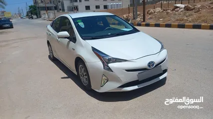  17 تويوتا بريوس لون ابيض لؤلؤي فحص 3 جيد بسعر مغري قابل للبدل