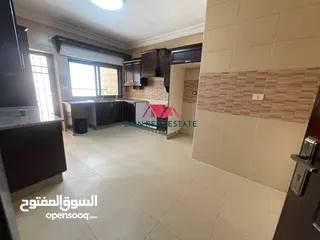  6 شقة / للايجار / ارضية مع ترس / 4نوم / خلدا