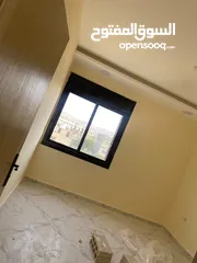  11 شقه مميزه طابق الثالث اخير  لا يوجد تسويه للبيع اربد - الصريح -خلف قصر السعدي  منطقه هادئه