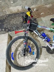  3 بسكليت جنط 26 ما فيه ولا غلطة البسكليت بحالة الوكالة استخدام6  البسكليت عليه علبة مي والي بتمسك عل