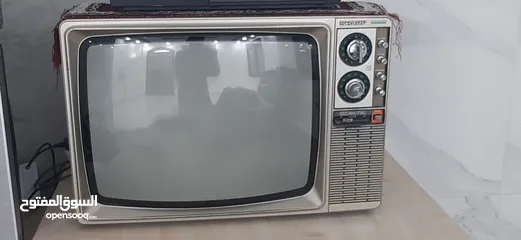  23 للبيع نوادر تلفزيونات من جيل سبعينيات القرن الماضي من 1970 م إلى 1989م
