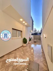  2 الله يـبـــــارك ( 243 ) فيـــلا طابقين و ملـحق ، الســراج / طريق المواشي ، قرب محطة وقود الراحلة