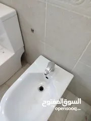  4 3 اطقم مع شور بوكس شبه جديد حمامات للبيع المستعجل