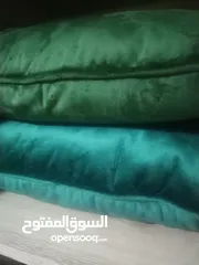  1 كوشينز عدد 6 لون أخضر وخمري حشوه بوليسترلين ممتازه
