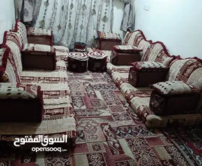  1 مجلس عربي ومفرشه مستعمل نظيف بسعررر عرططه