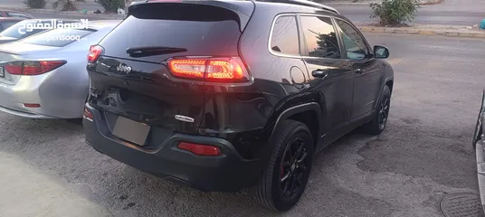  5 جيب شيروكي 2015 sport & Black Edition  كرت ابيض ماتور اقتصادي
