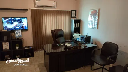  2 اثاث مكتب كامل للبيع بحال الجديد بالمفرق