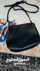  1 شنطة كتف سوداء