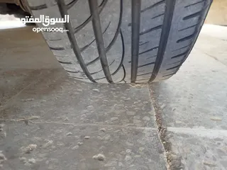  4 4 جنطات المنيوم  مع ثلث فردات كوشوك استعمال 8 اشهر بحالة الوكاله