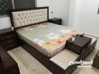  4 غرفة نوم تفصيل خشب ثقيل بحالة الجديد للبيع بدون الفرشة