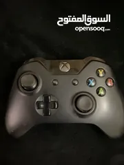  4 إكسبوكس ون فات ‏500gb معاه الايد الأصلية بدون مشاكل معاه المحول الأصلي مش مفتوح مختوم ختم الشركة One