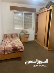  8 شقه 3 غرف بالقرب من كلية الطب جامعة اليرموك مفروشه