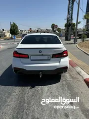  27 الحبه المميزه بلون الأبيض اللؤلؤي المميز للبيع على(الكاش فقط) Bmw 530e 2022 M
