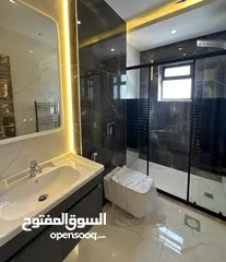  2 شبه ارضي مع ترس و مدخل  في الجبيهة قرب مسجد جبران بتشطيب فندقي مع تدفئة راكبة