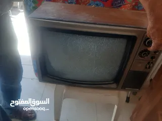  2 تلفزيون قديم جدا