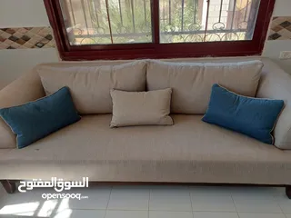  7 طقم صالون بحالة ممتازة جدا شبه جديد واجهزة كهربائية للبيع