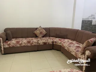  1 كنب زاوية مع كراسي ملكية للبيع بحالة ممتازة