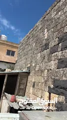  4 غرفة احجار  قديمه جدا..يوجد فيه اكثر من 1500حجر.تنفع  غرفه امام  حديقه او  فله او  منتزه