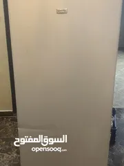  1 فريزر Castle لون ابيض ،ست ادراج ،بحالة ممتازة