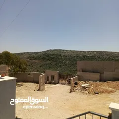  14 للبيع في عابود شاليه مساحة واسعة