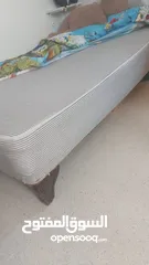  2 طقم كورنر بحال جيده وسرير تخت فندقي وتلفزيون صغير