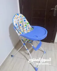  1 يوجد كرسي طعام اطفال