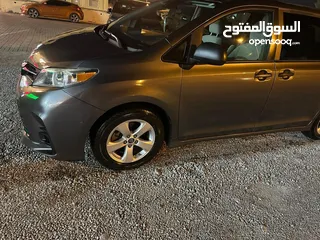  4 Toyota Siena 2019