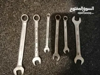  5 عدة للبيع او البدل المعروض ويوجد غير معروضة..