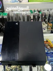  3 PS4 fat  بلايستيشن فور فات وكاله نظيف مش مفتوح مع ايدتين كوبي ون جداد قابل للتفاوض بشيء بسيط