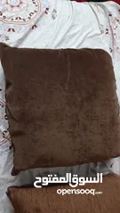  3 مقاعد كنب  بحاله جيده مقاعد 5حجم كبير  2حجم اصغر بشوي  مسند لون بني ولون العسلي 60/60