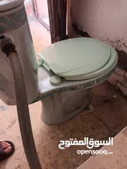  1 حمام فرنجي  مستعمل للبيع لون مميز