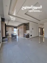  1 شقة طابق ثالث مع رووف للبيع في منطقة ام السماق/ REF:018